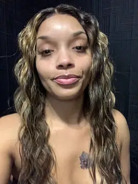 RakiyahcharmsのライブXXXチャット