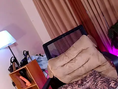 Misslexielore88: διαδικτυακό σόου στην κάμερα