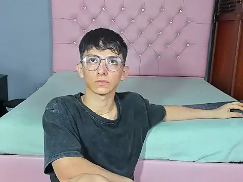 ElanGiraldo's Webcam Show