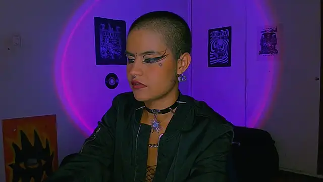 alex_one888 Adlı Modelin Canlı XXX Sohbeti