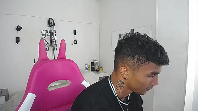 Leonard_Price's Live XXX Chat