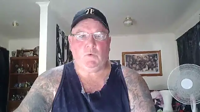 KINKYBLUEYES69: διαδικτυακό σόου στην κάμερα