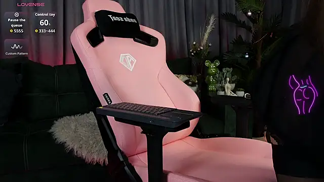 Kitten_Vibe Chat XXX in diretta