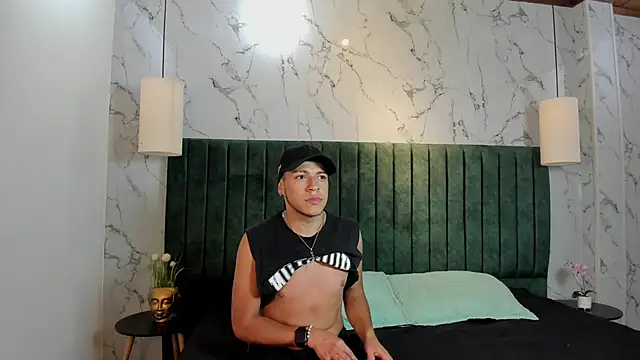 Zackfalcon_ Chat XXX in diretta
