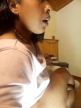 IVONNE_COLLINS33 Chat XXX in diretta