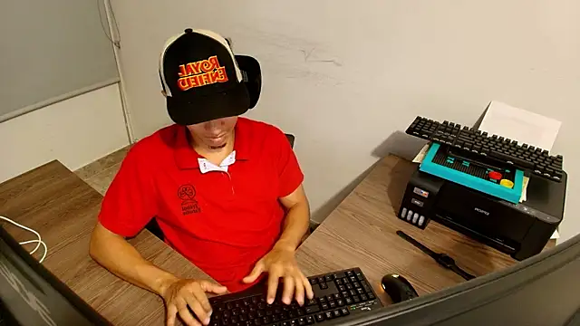 zadders_yb Show in webcam