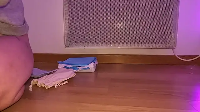 ju_juliette: διαδικτυακό σόου στην κάμερα