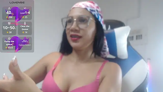 KittyKardy live XXX chat