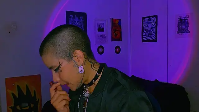 Chatroom XXX en direct de alex_one888