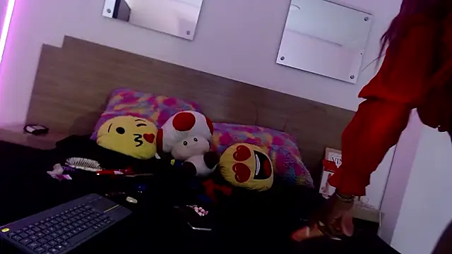 Charllotte_Brown: διαδικτυακό σόου στην κάμερα