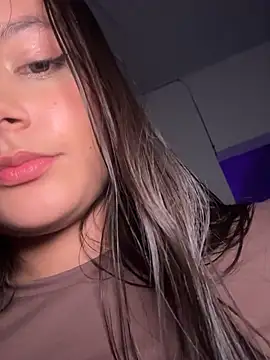 EmmiiGlow élő XXX-chatje