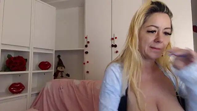 _karolynesyera_: απευθείας συνομιλία ΧΧΧ