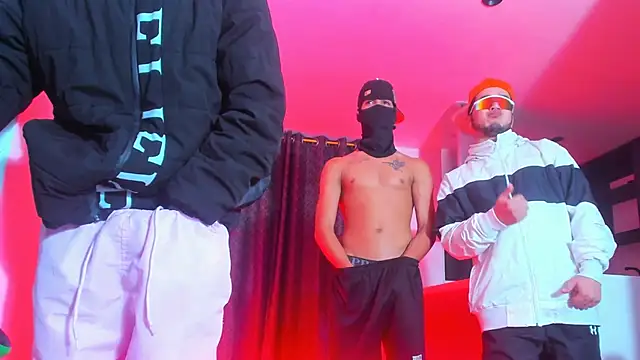 XXX chat uživo modela TheBatMansion