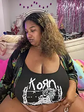 BigFineSelena Chat XXX in diretta