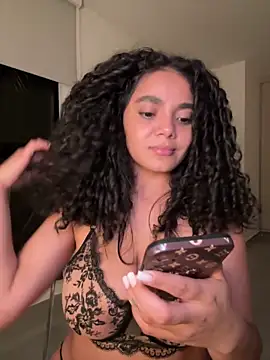 Curlyierr webkamerás műsora