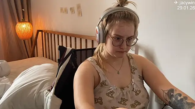 JacyWinslat Adlı Modelin Canlı XXX Sohbeti
