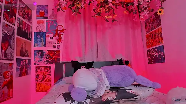 MissCurvyTop live XXX chat