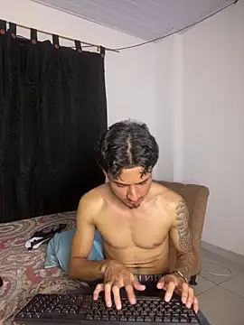 Kriss_Edwards Adlı Modelin Canlı XXX Sohbeti