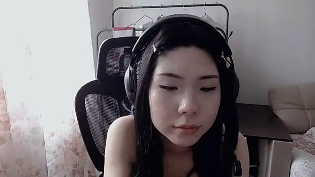 AprilOnilll: онлайн-секс-чат