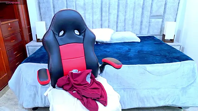 Онлайн чат XXX laureentt_