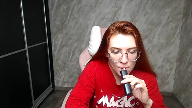 Reginasmilee's Live XXX Chat