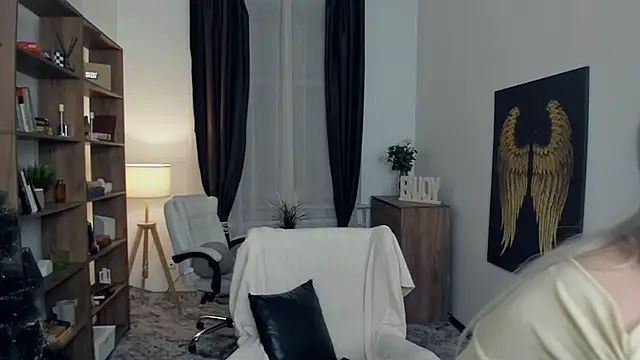 KristalCrowner 即時 XXX 聊天