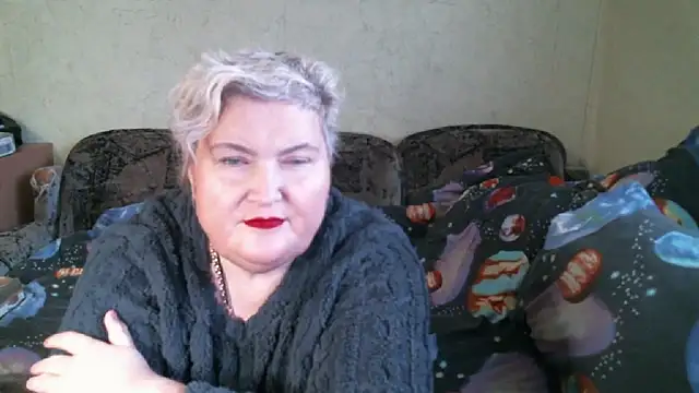 Lana555: διαδικτυακό σόου στην κάμερα