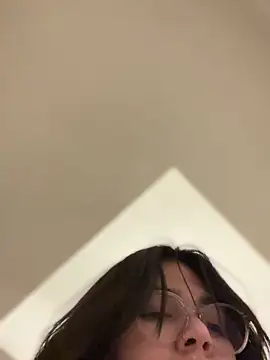 XXX chat uživo modela miacanela_xo