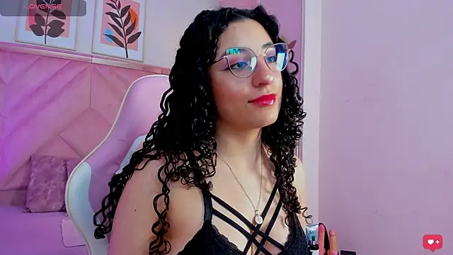 Chatroom XXX en direct de DemiJones_