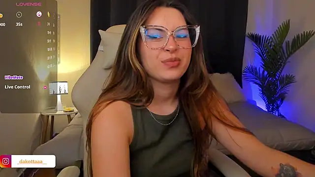 Chatroom XXX en direct de dakottaa_