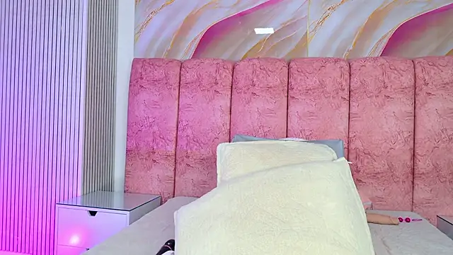 emmacurvy Show Webcam