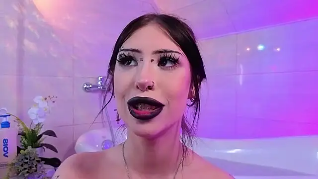 venomeowww__ Adlı Modelin Canlı XXX Sohbeti