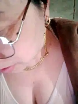 small-house123 élő XXX-chatje