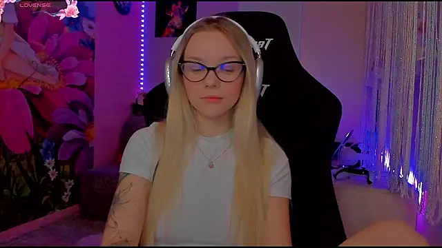 دردشة LilKittyX الجنسية المباشرة