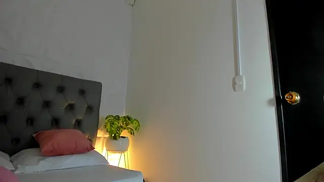 victoria_243: онлайн-секс-чат