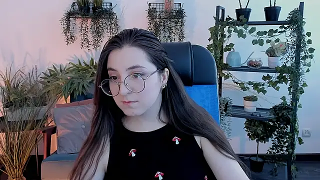 VirtuallVoyant's Live XXX Chat