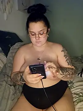 Saucy-Serenity live XXX chat