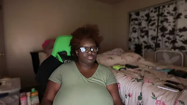 -Yagurlwest élő XXX-chatje