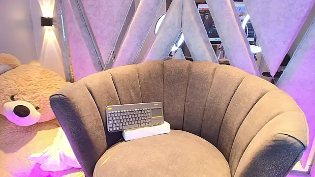 Annie9_ élő XXX-chatje