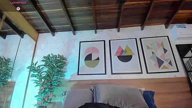 MiaKay1 élő XXX-chatje