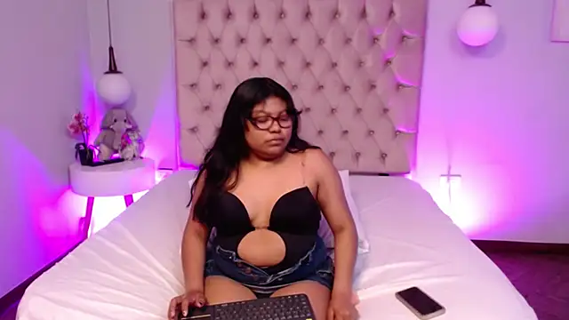 Chat XXX en directo de Kiri_Black_