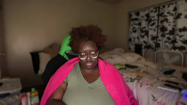 -Yagurlwest Chat XXX in diretta