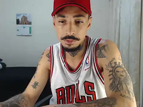 Онлайн чат XXX emiliano_hottt