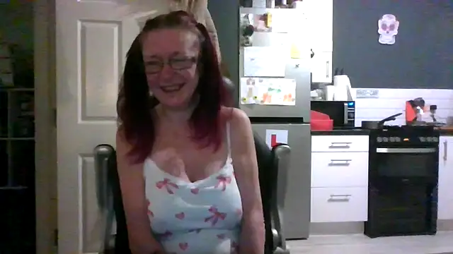 Jessica-BooblesのライブXXXチャット