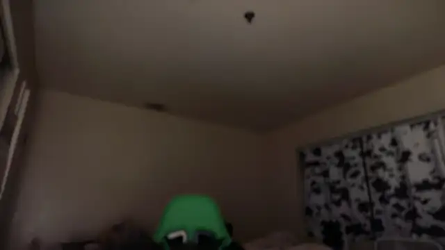 -Yagurlwest's Live XXX Chat