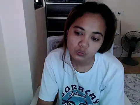 XXX chat uživo modela xTheLastVIRGINx