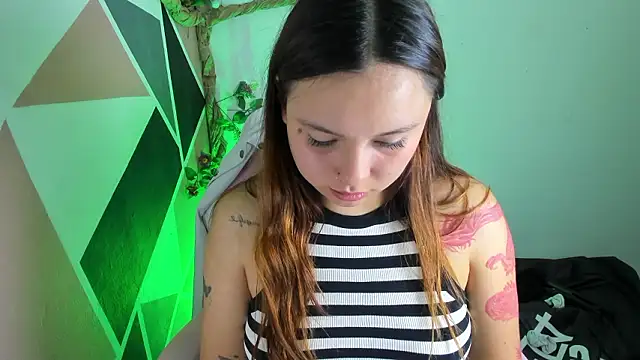 little_emma0's Live XXX Chat