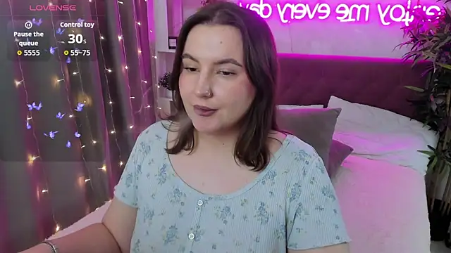 FeralPeach's Live XXX Chat