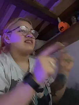 Sophia_Weest99 现场XXX聊天