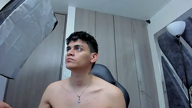 Yef_Thin Pertunjukan Webcam